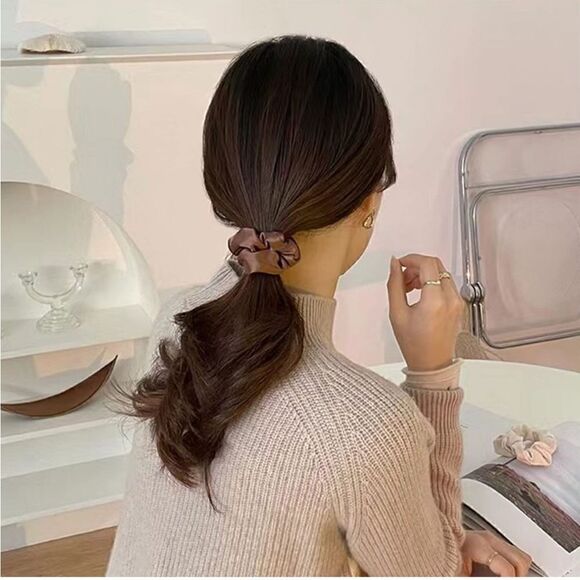 Silky neutral Hair Scrunchies  - Picture 4 of 4